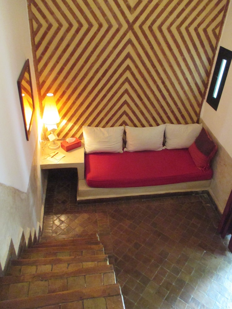 Double Room (Red) - Photo 1