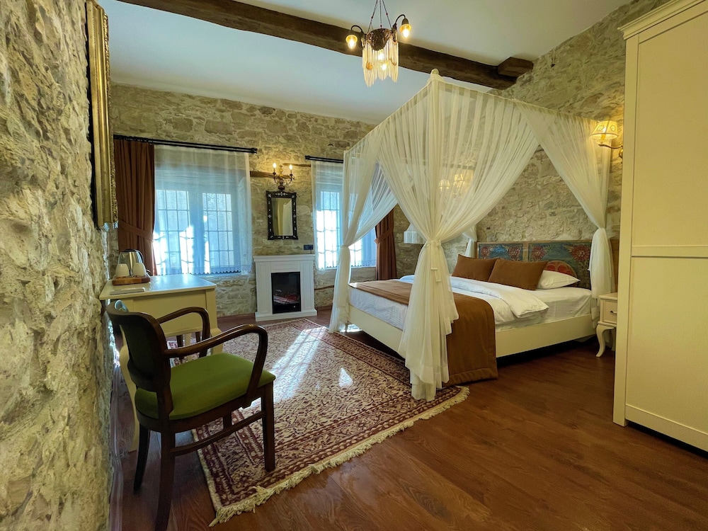 Grand Double Or Twin Room (Razaki)