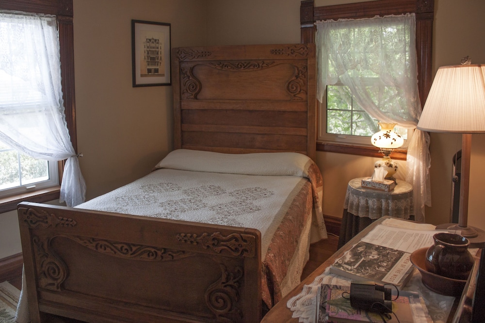 Golden Sunset Room Leavitt House - Non Smoking,  Valley View photo 1