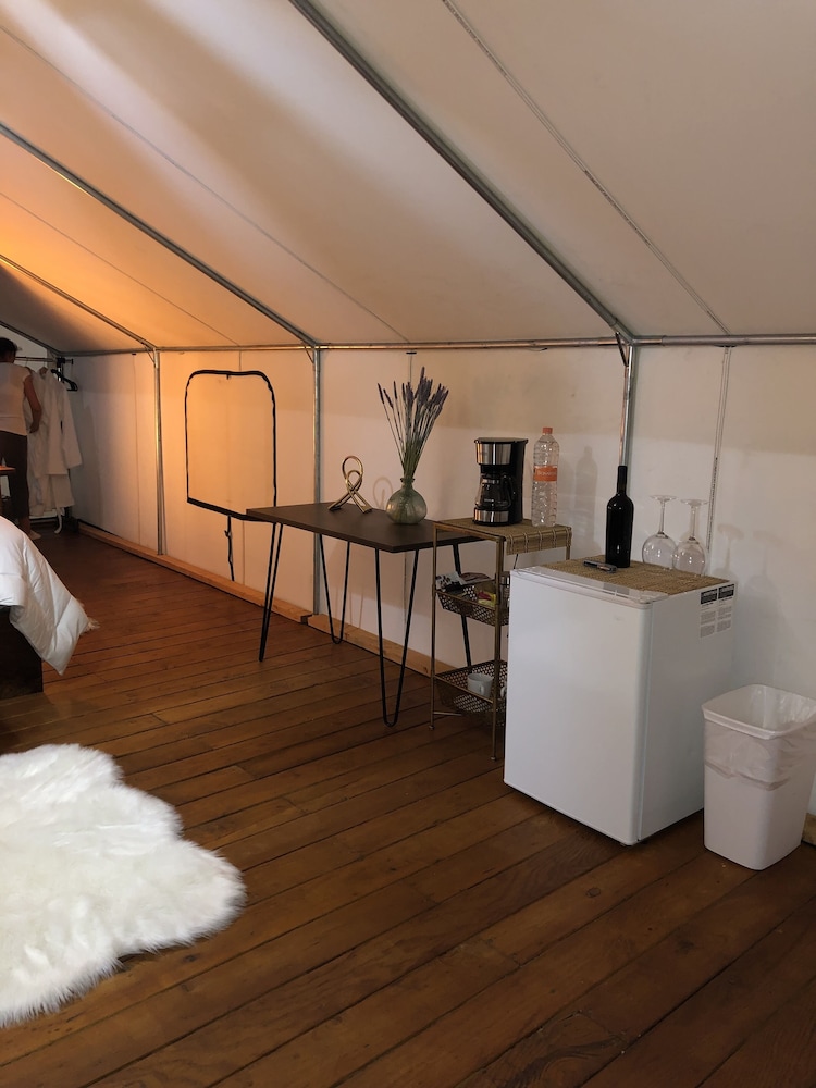 Standard Tent, 1 King Bed, Mountain View photo 2