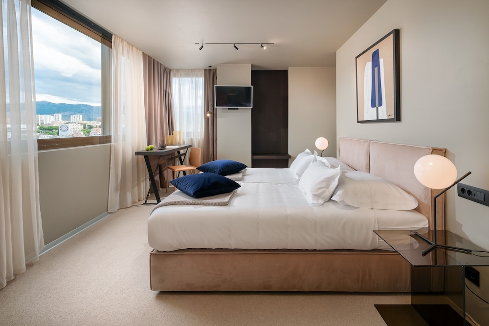 Room, 1 Double or 2 Twin Beds, City View