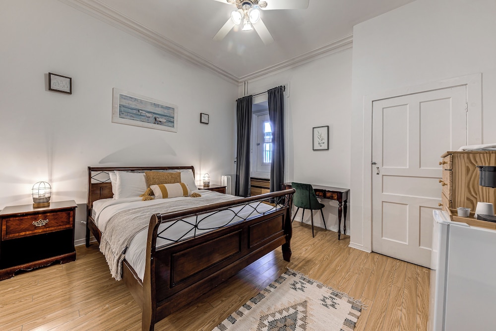 Standard Room, 1 Queen Bed photo 3