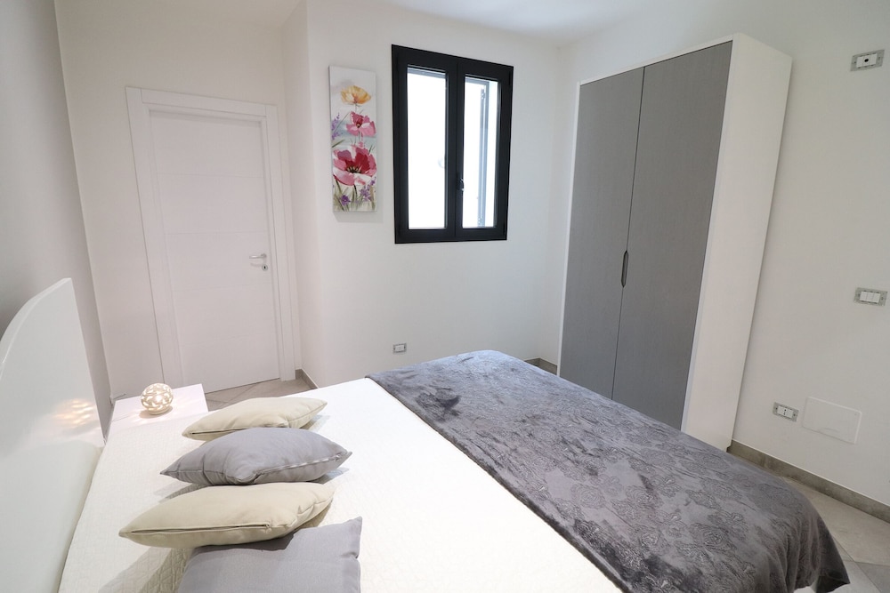 House, 2 Bedrooms, Balcony, City View