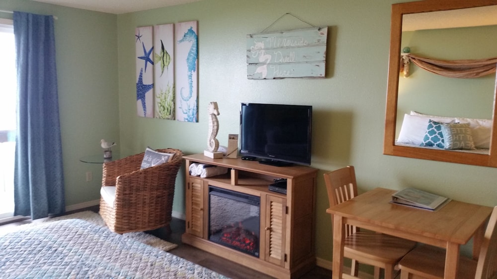 (D) Signature Room, 1 King Bed, Kitchen, Ocean View (No Children or Pets) photo 3