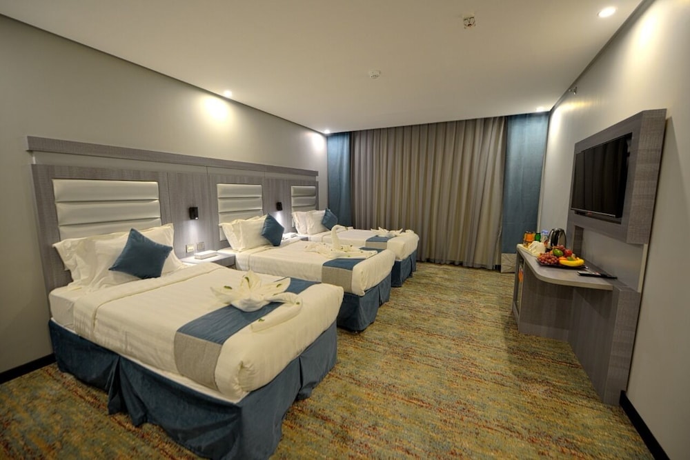 Deluxe Triple Room photo 2