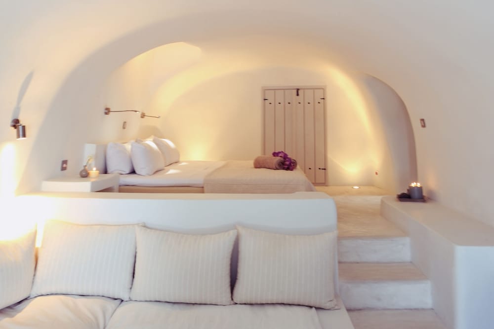 Premium Spa Room with Indoor Hot tub Caldera View - Photo 9