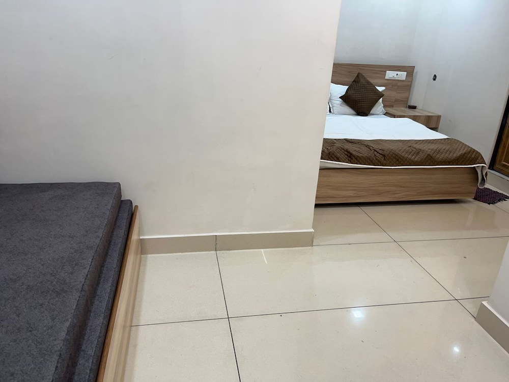 Triple Room, Smoking