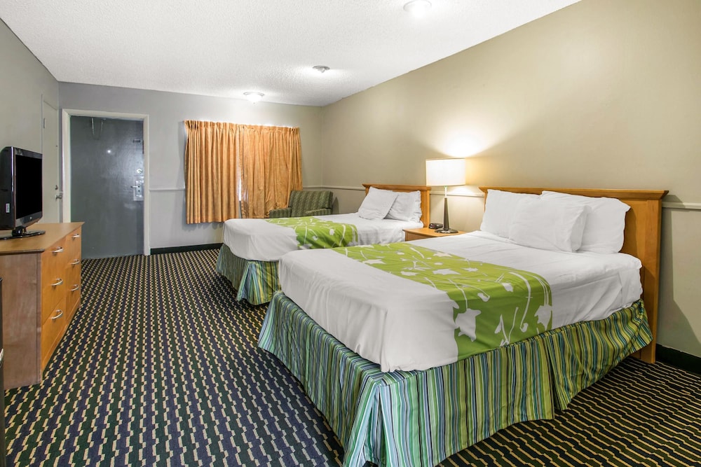 Standard Room, 2 Double Beds, Smoking - Photo 3