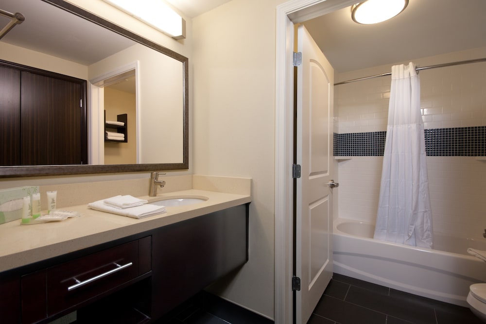 Studio Suite, Kitchen