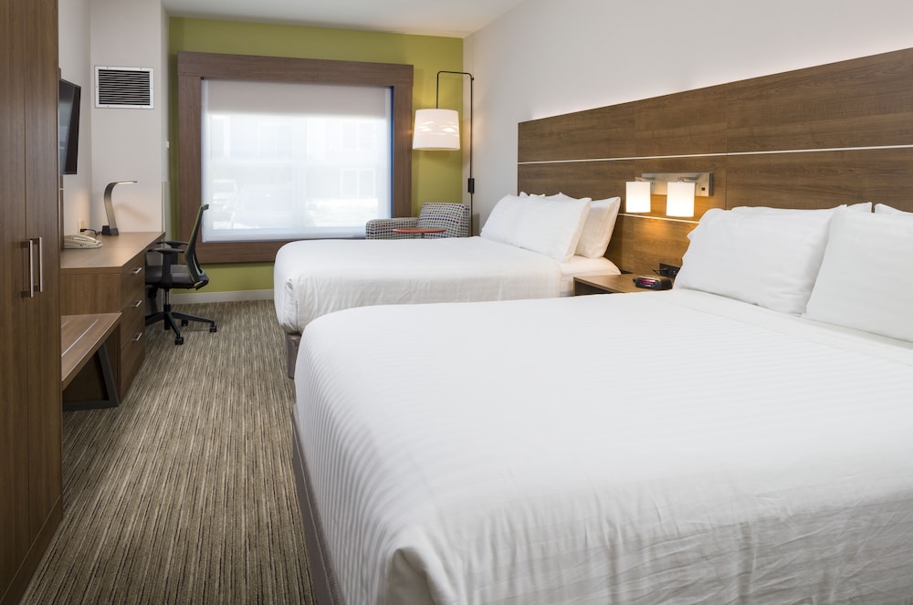 Suite, 2 Queen Beds - Photo 2