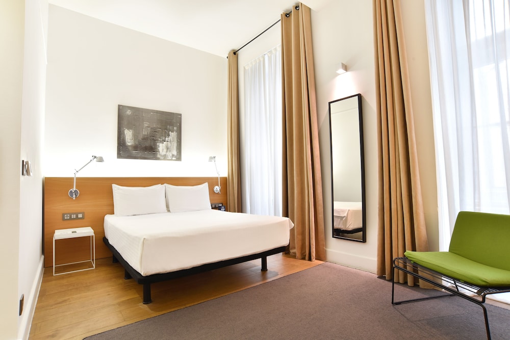 Standard Single Room thumbnail 5