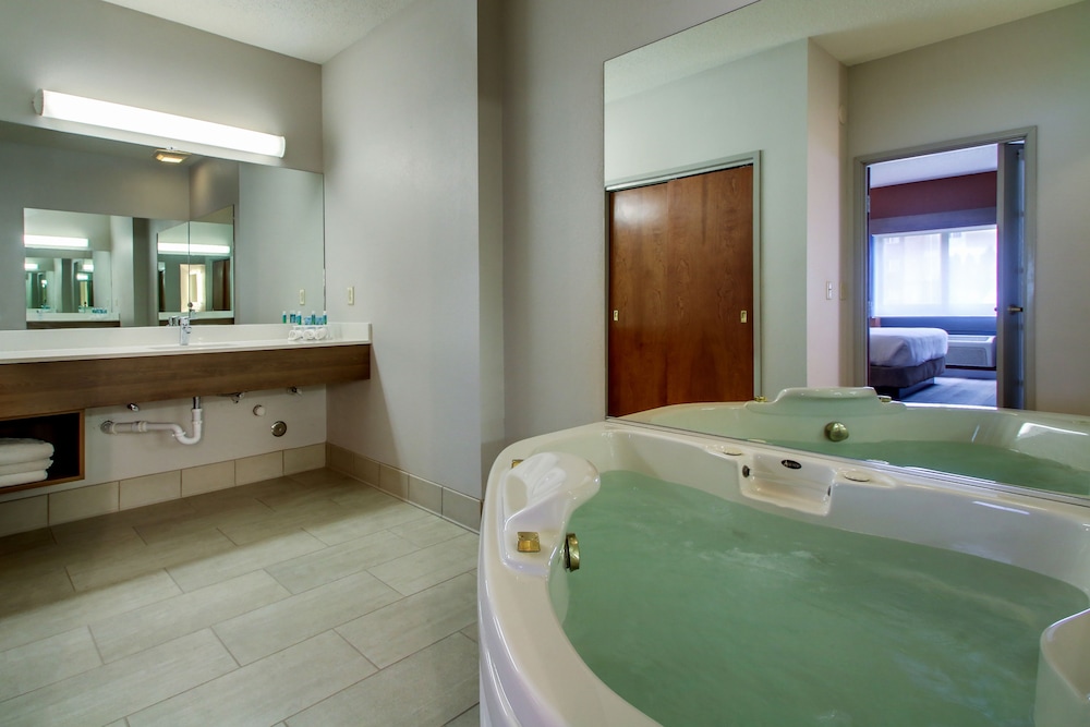 Suite, 1 Bedroom, Jetted Tub - Photo 1