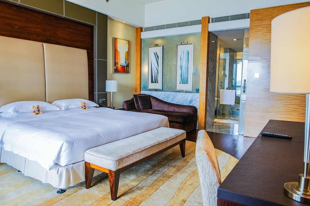 1 King Bed - Photo 2