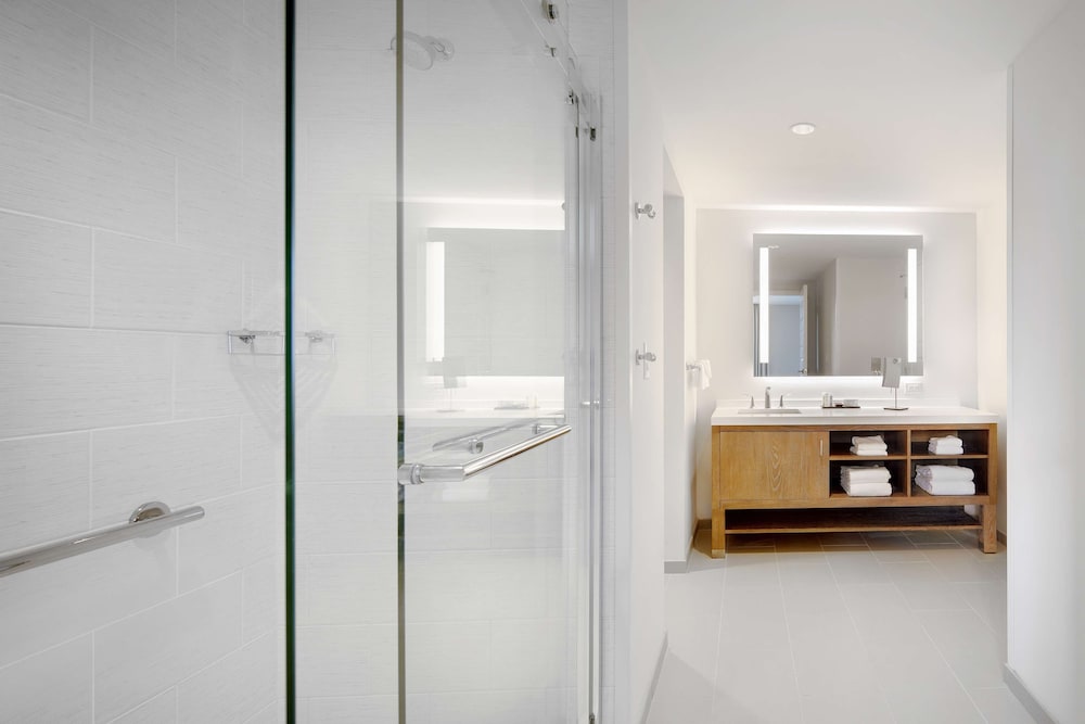 Premium Suite, 1 King Bed