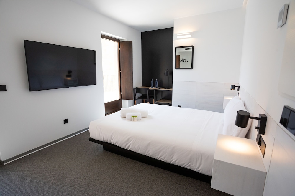 Double or Twin Room - Photo 9
