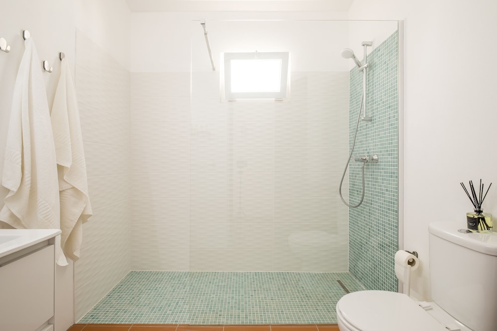 Deluxe Double or Twin Room, 1 Bedroom, Shared Bathroom, Pool View photo 2