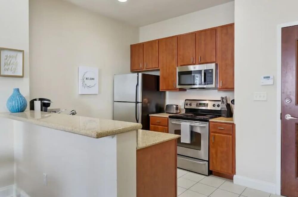Comfort Condo, 1 King Bed with Sofa bed, Non Smoking, Bathtub (1205)