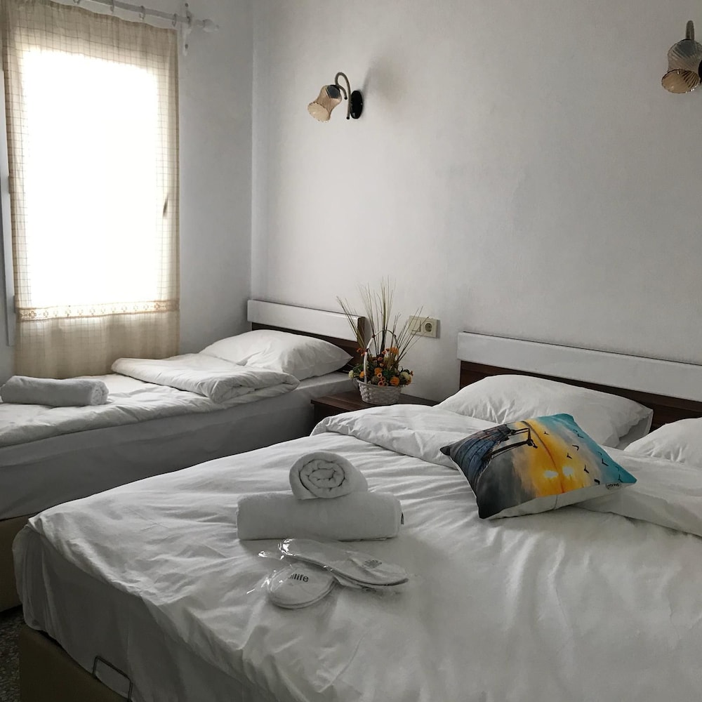 Standard Triple Room - Photo 11