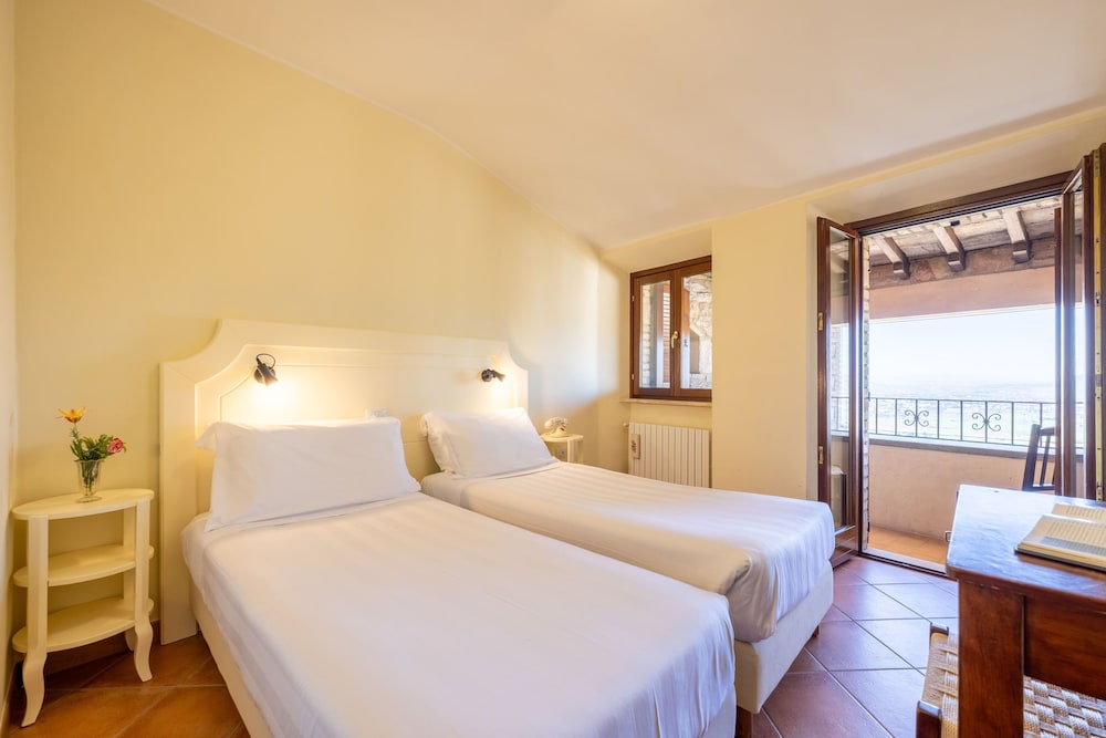 Classic Twin Room, City View