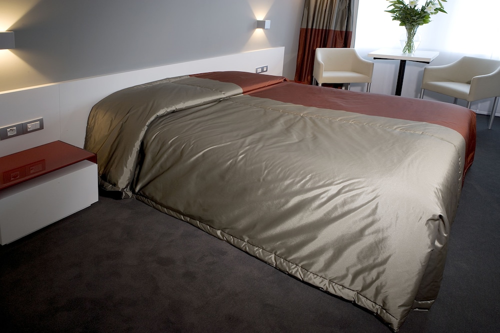 Standard Twin Room - Photo 3