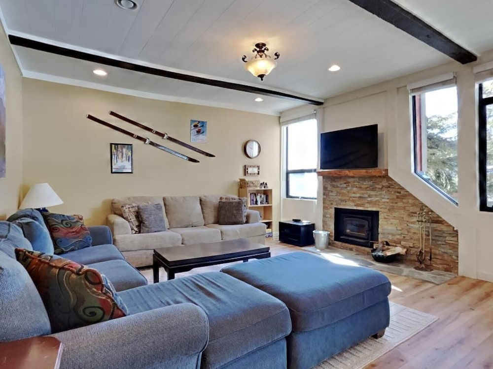 Condo, 2 Bedrooms