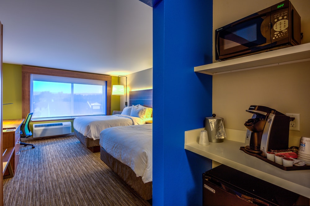 Standard Room, 2 Queen Beds photo 3