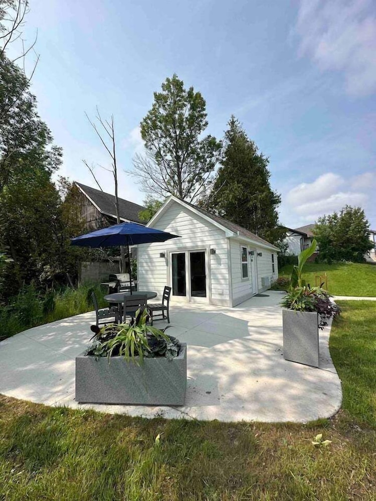 Cottage (stairs required, no elevator) photo 1