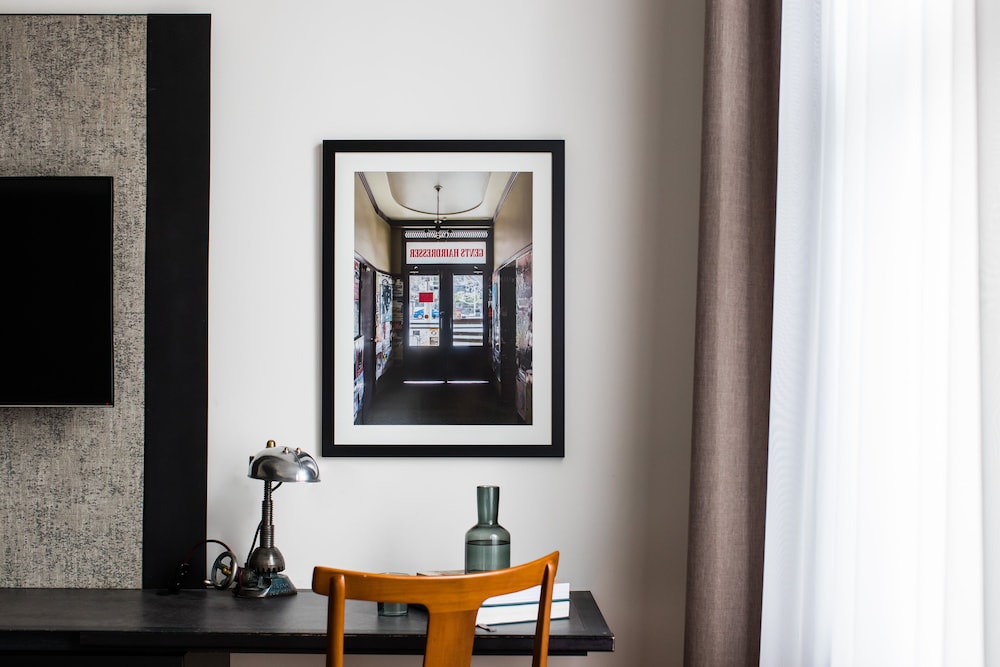Room (Connell)