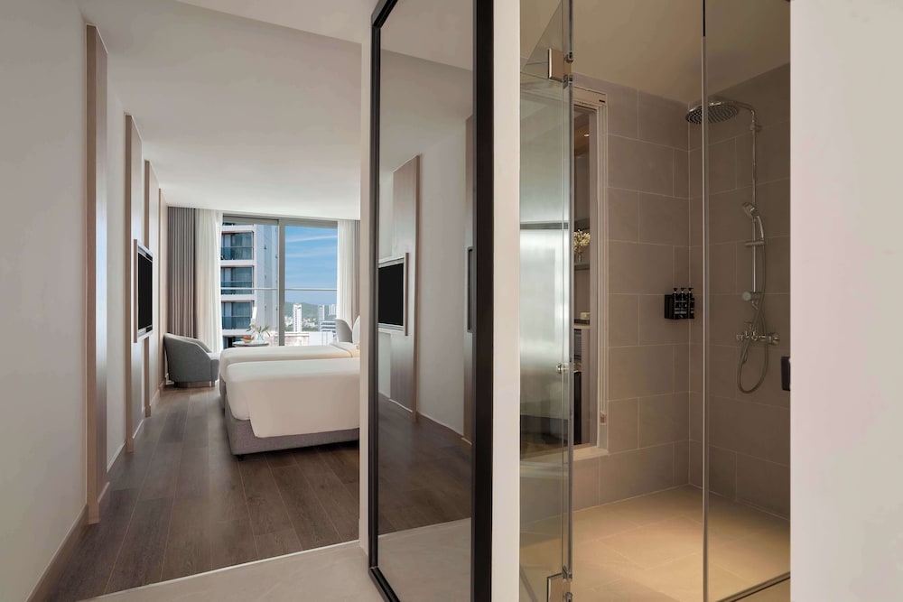Senior Twin Room, Balcony, City View photo 3
