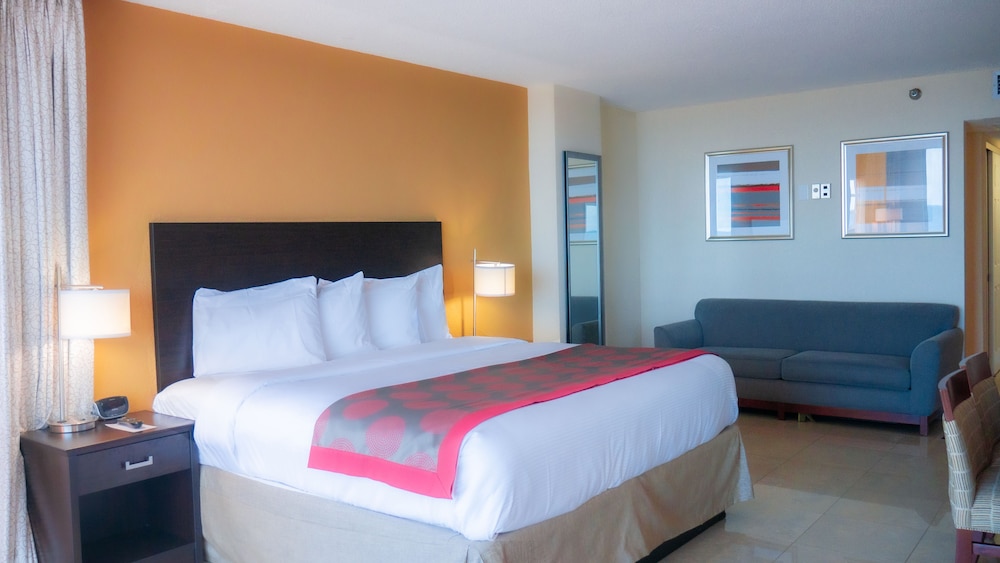 Room, 1 King Bed, Oceanfront (Non-Smoking) photo 2