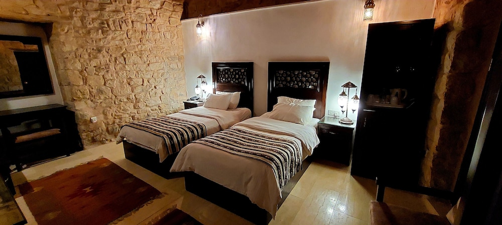 TWN- Twin Room