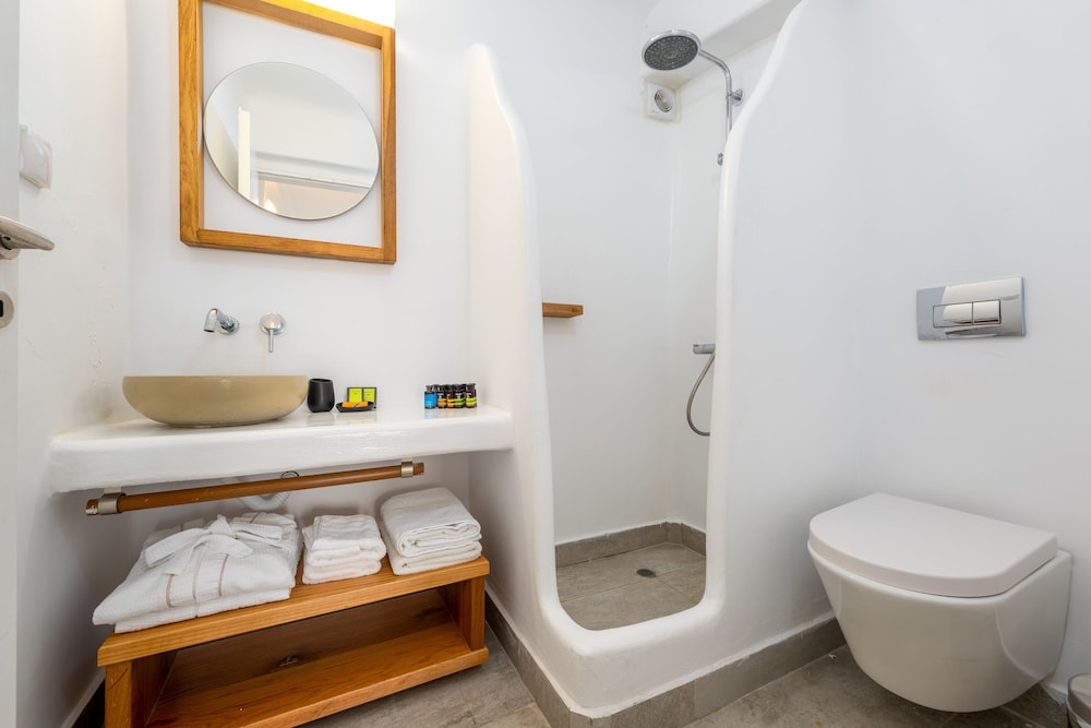 Loft Suite with Plunge Pool & Caldera View - Photo 6