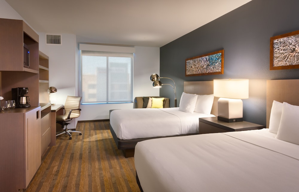 Suite, Tower (2 Queen Beds and 1 Sofa Bed) photo 3
