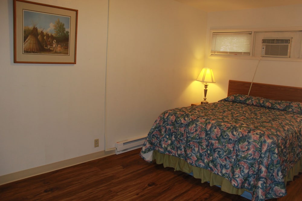 Standard Suite, 1 Queen Bed - Photo 1