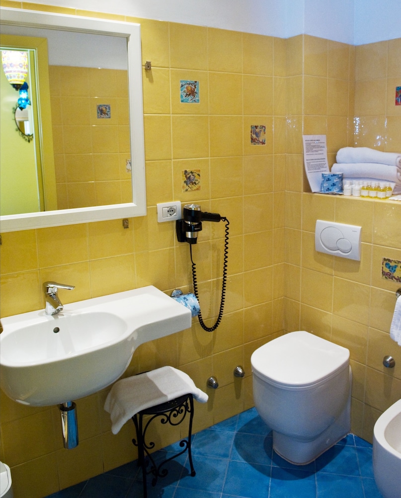 Superior Double or Twin Room, Balcony, City View - Photo 7