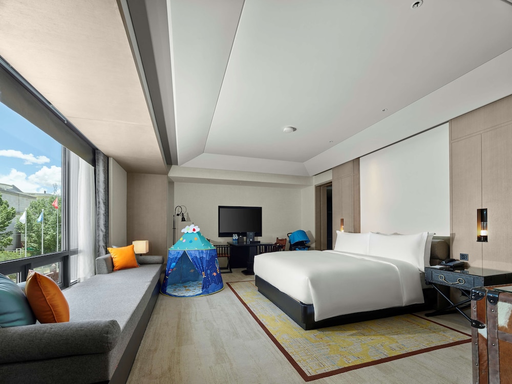 Family Room, Multiple Beds photo 1