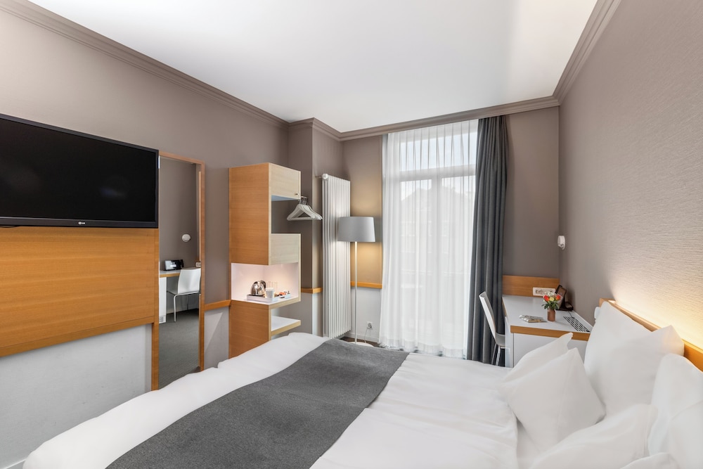Superior Room, 1 Double Bed thumbnail 5