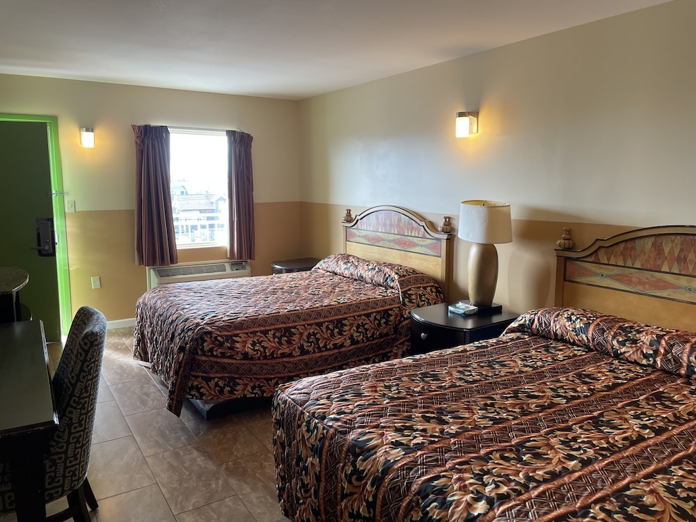 Deluxe Room, 2 Queen Beds - Photo 2