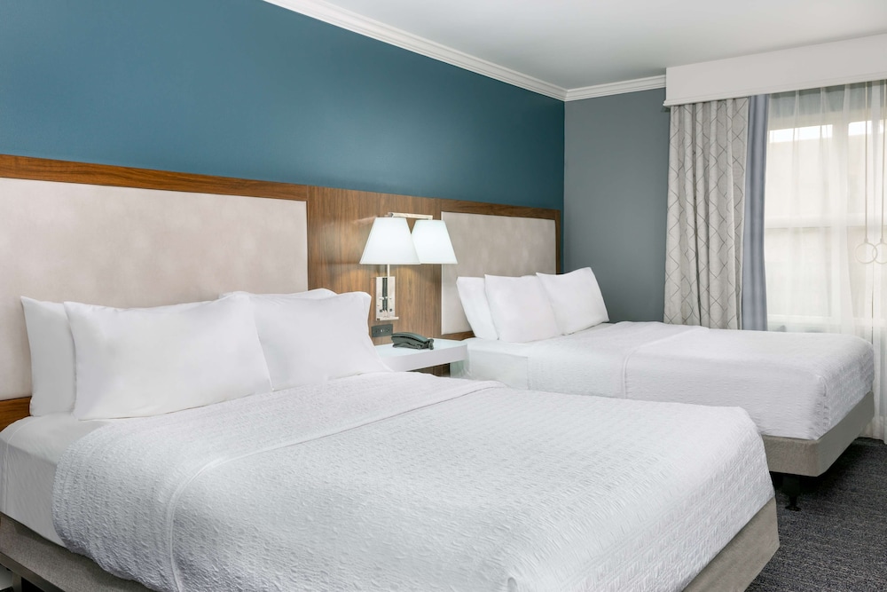 Room, 2 Queen Beds, Accessible (Mobility Accessible, Roll In Shower) - Photo 5
