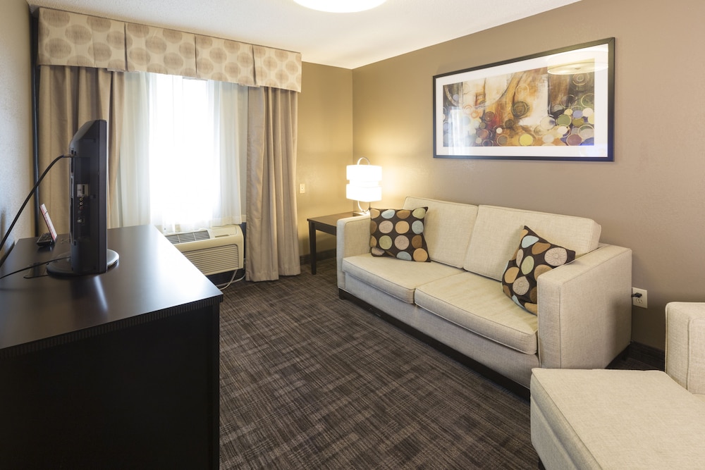 Suite, 1 Bedroom, Courtyard View - Photo 3