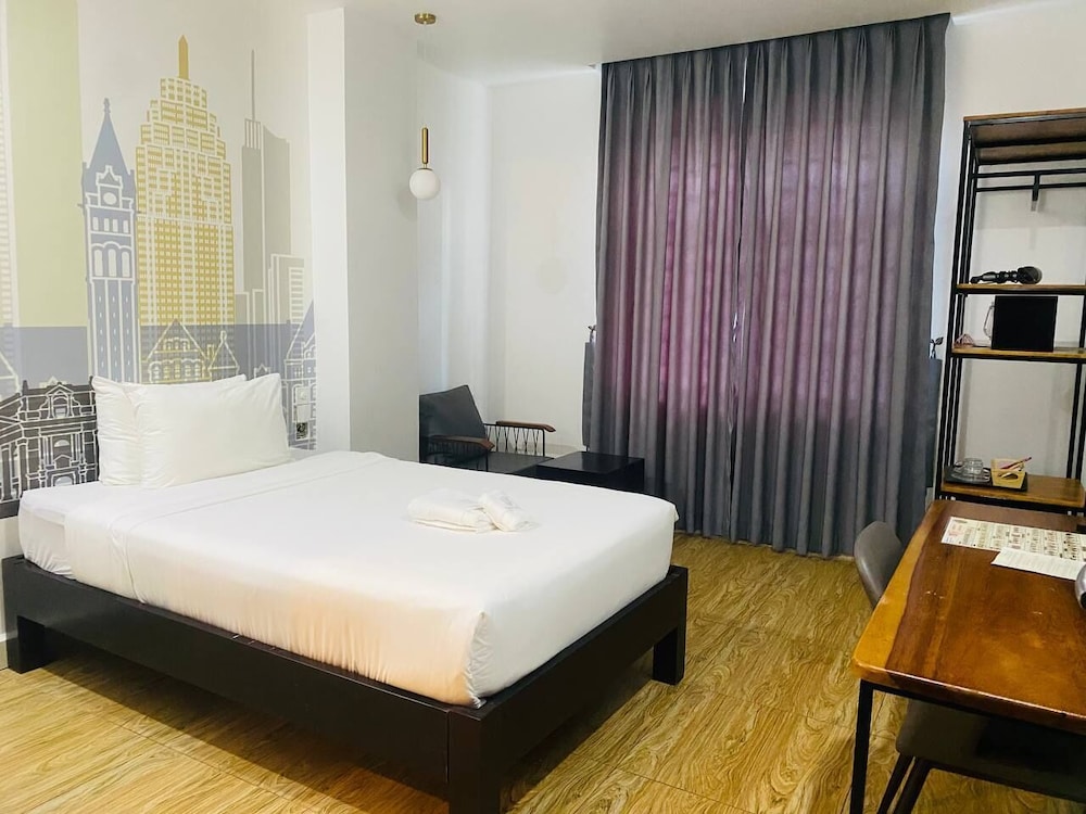Standard Single Room, 1 Queen Bed - Photo 1
