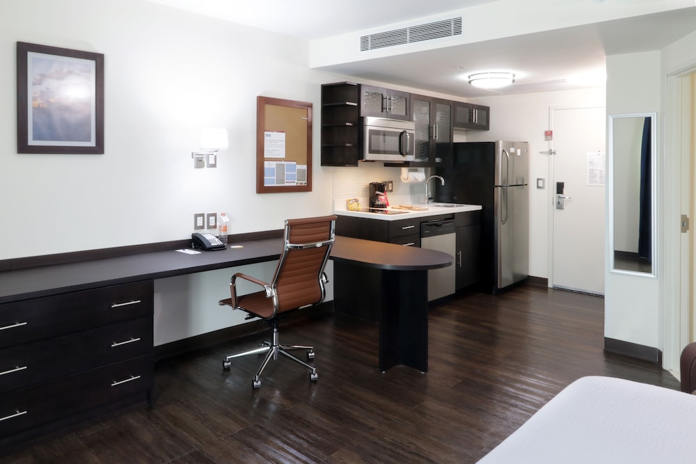 Studio Suite, 1 King Bed, Accessible photo 2