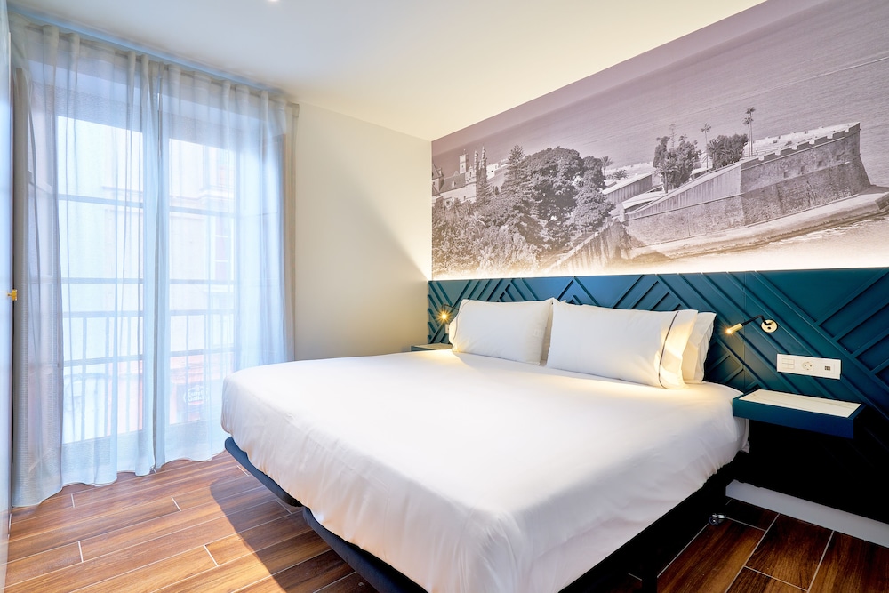 Suite, 1 Bedroom, Terrace - Photo 4