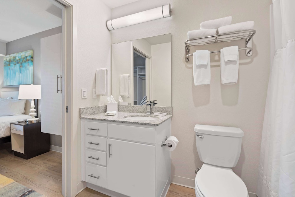 Suite, 2 Bedrooms, Accessible (Hearing) - Photo 17