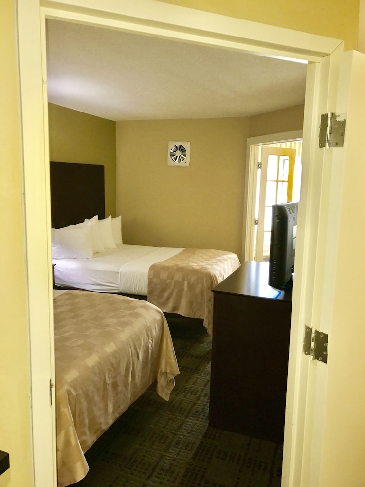 Suite, Multiple Beds, Non Smoking photo 1