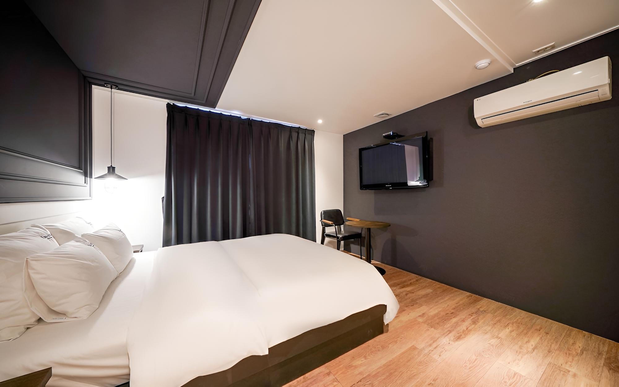 Room (Standard) - Photo 1