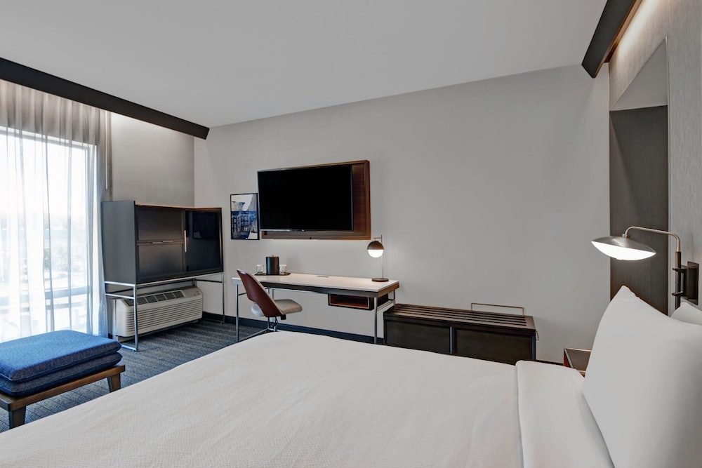 Room, 1 King Bed - Photo 2