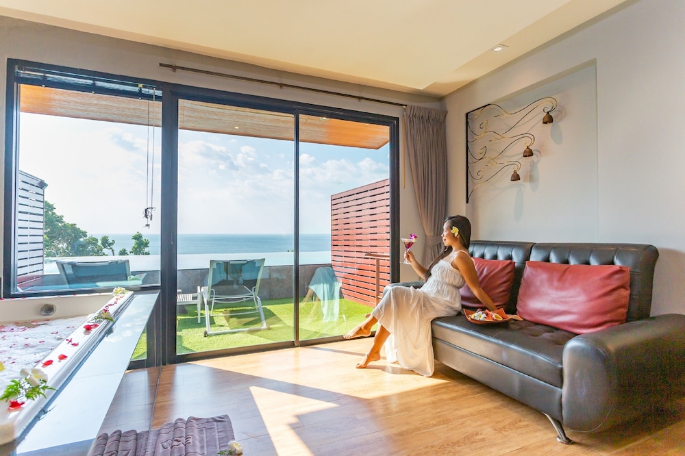 Deluxe with Pool Access Ocean VIew - Photo 7