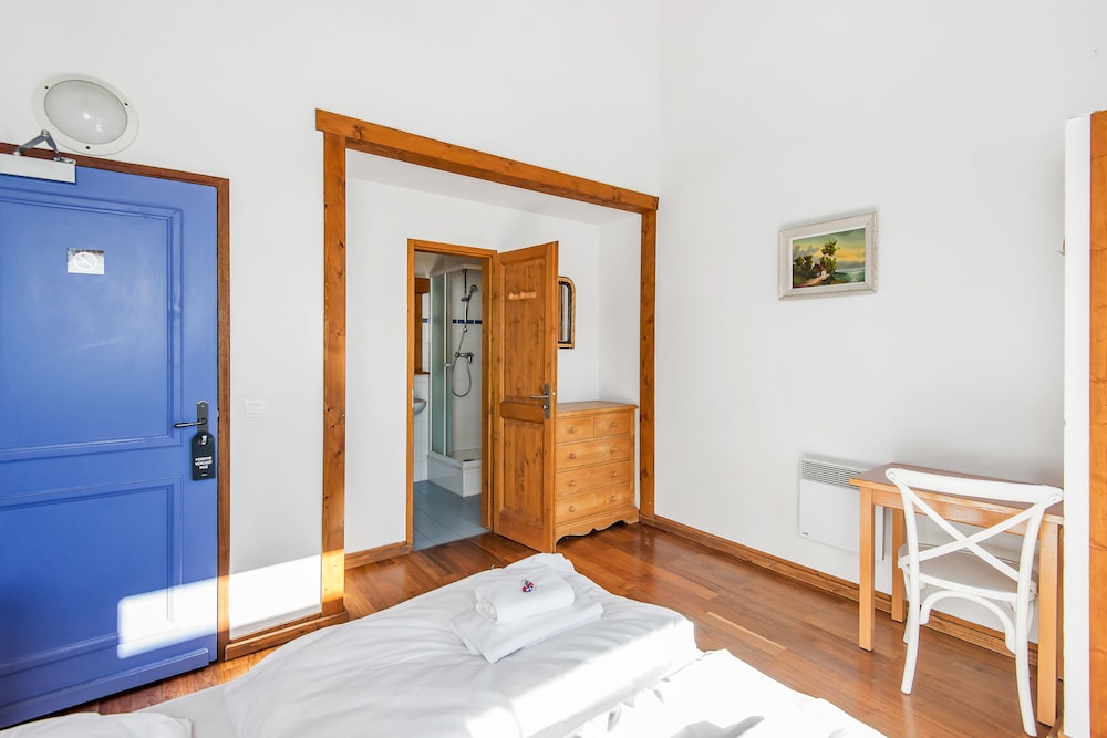 5-Bed Room, 2 Rooms photo 2