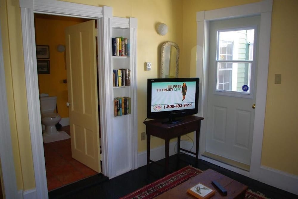 Suite - Photo 2